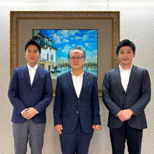 当社両代表が、横須賀市長を表敬訪問しました。